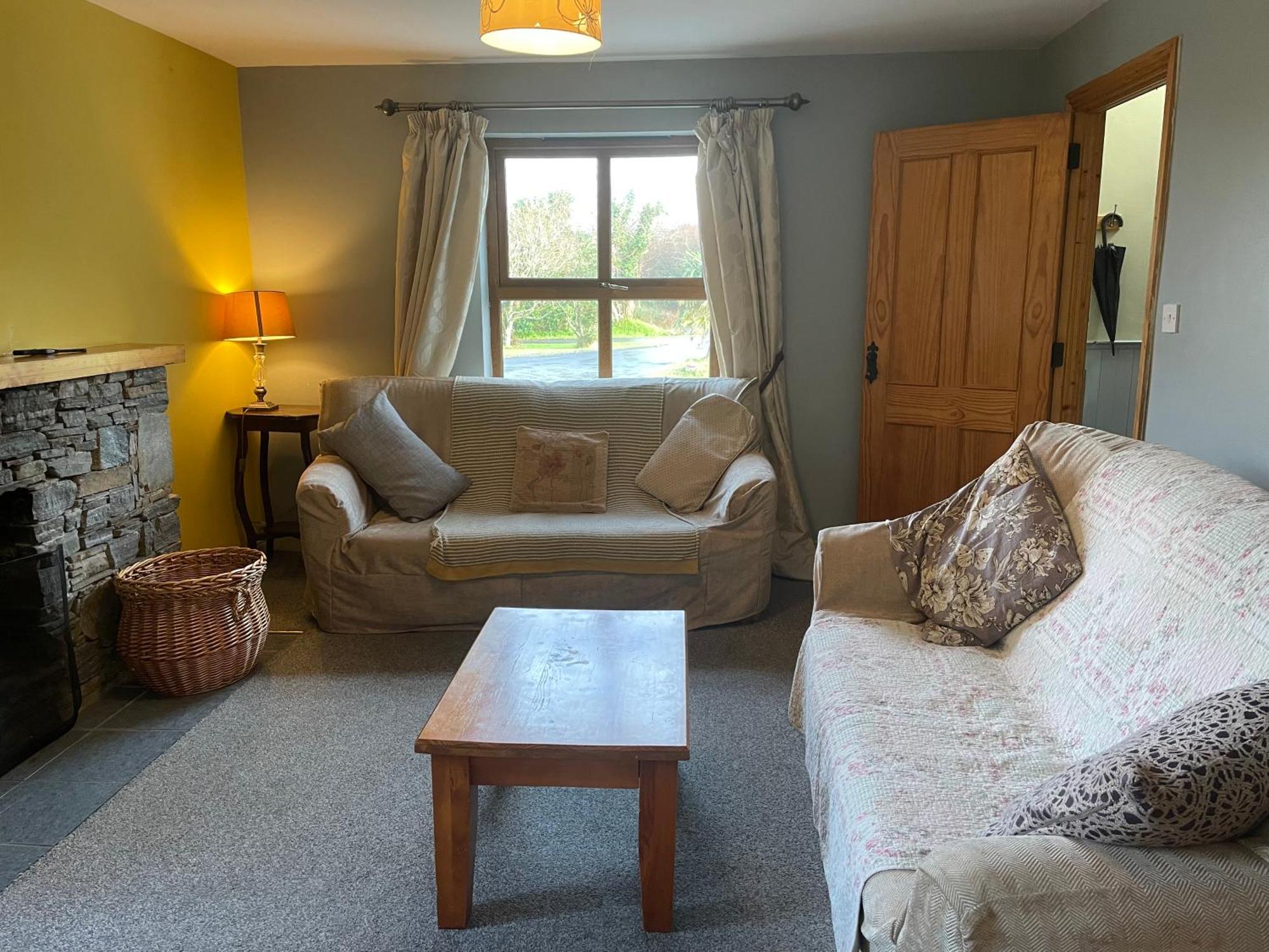 Letterfrack Mountain Farm Cottage On Farm In Village Centre מראה חיצוני תמונה